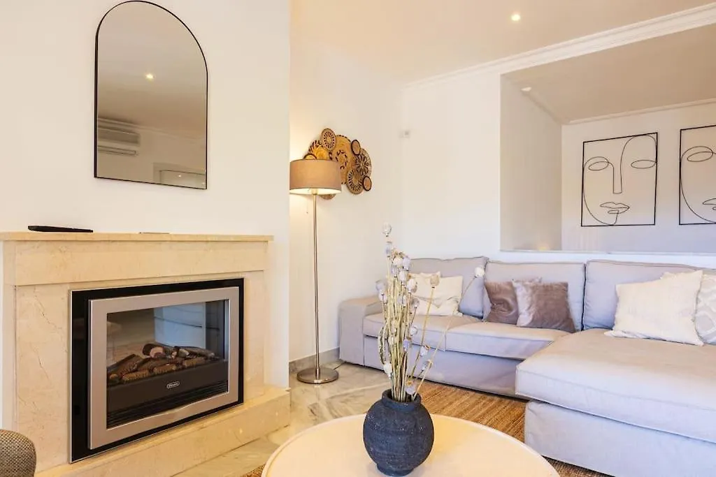 Spacious Duplex Steps To Puerto Banus Марбелья